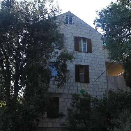 With Parking Space - 8322 아파트