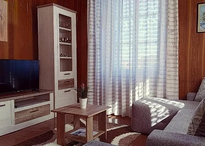 아파트 With Parking Space - 8322 *